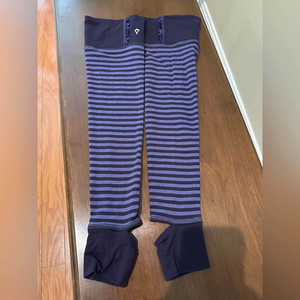 Ivivvia by Lululemon Purple Striped arm covers